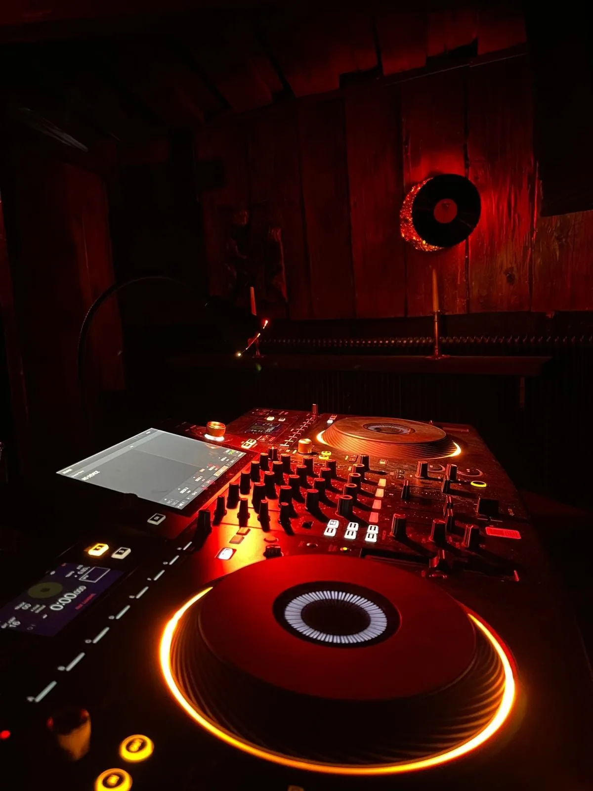 Free Entry to Mondschein Club Every Friday