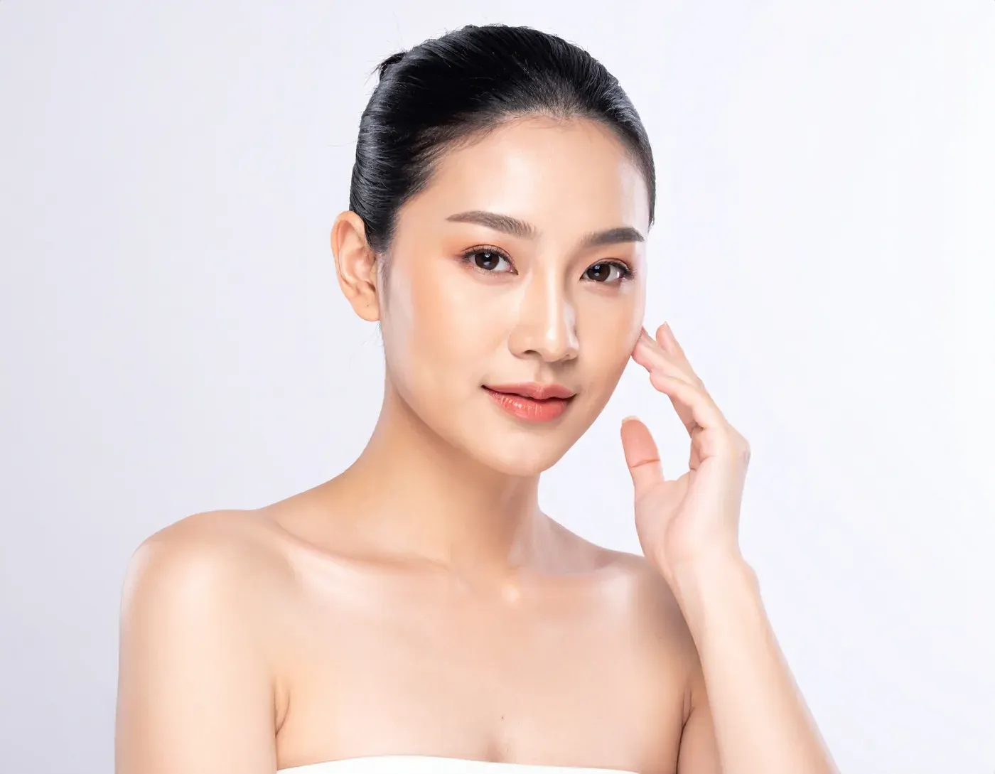 Da mặt trước và sau liệu trình điều trị nám