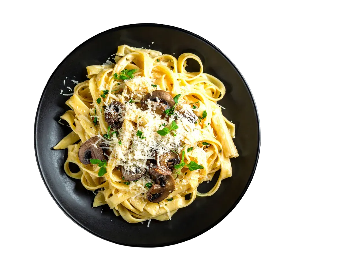Mì tươi sốt kem nấm truffle đen rắc phô mai