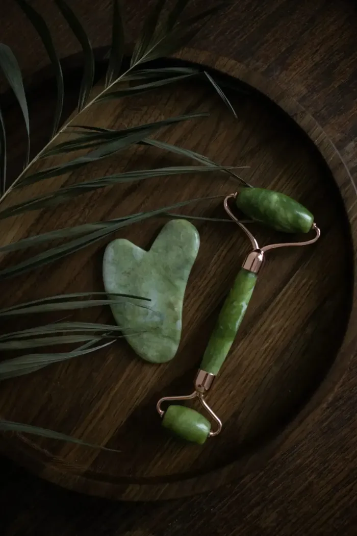 Thanh lăn massage mặt sau bước dưỡng