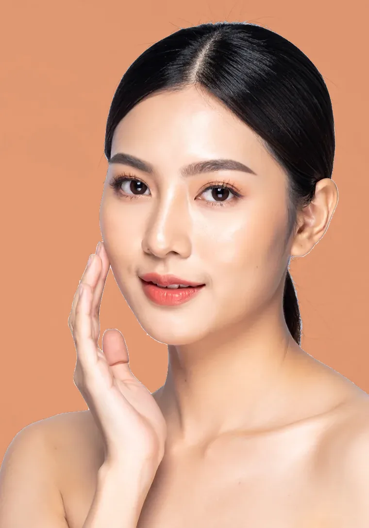 Cô gái với làn da căng bóng sau khi dưỡng da
